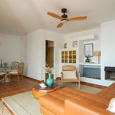 Beautiful House In Casa de Férias Estepona