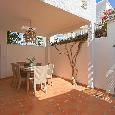 Beautiful House In Сasa de vacaciones Estepona