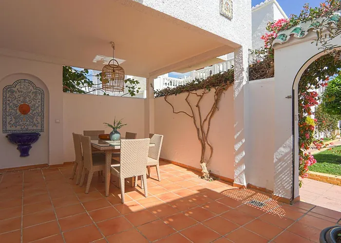 Beautiful House In Nyaraló Estepona